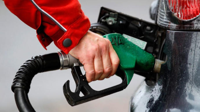 Motorine 15 kuruş indirim yapılıp pompa fiyatına yansımaması hakkında ne düşünüyorsunuz?