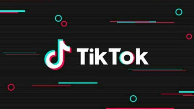 Koskoca ülkede TikTok kullanmayan bir ben miyim?