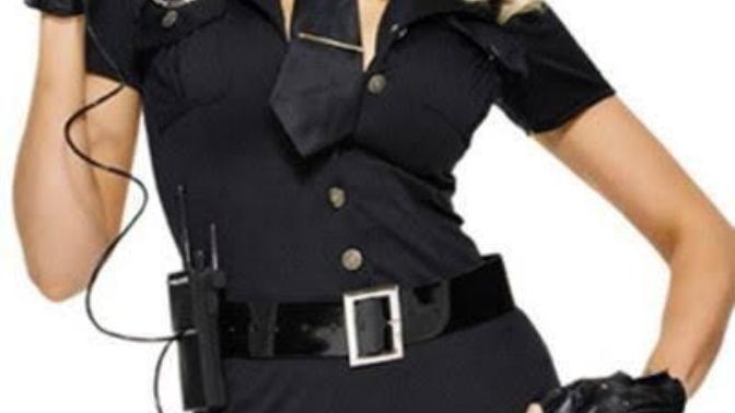 Kadınlar sivil polis olup etek falan giyebiliyor mu?