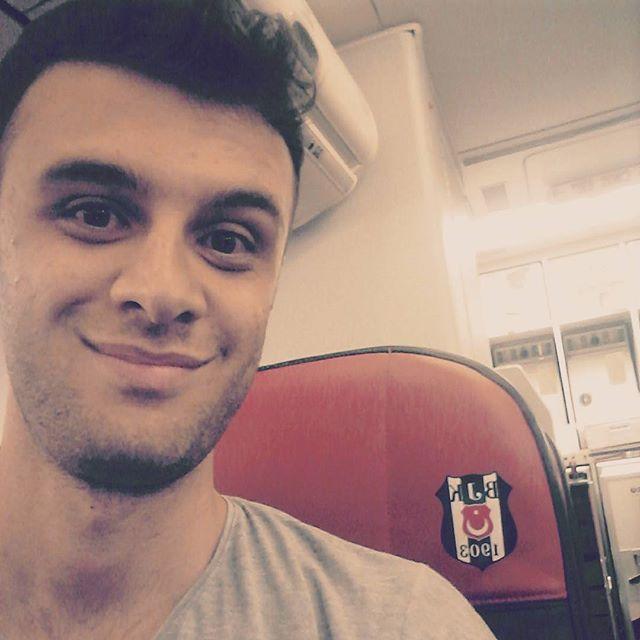 Sakalsız da yakışıklı olan erkek var mı?