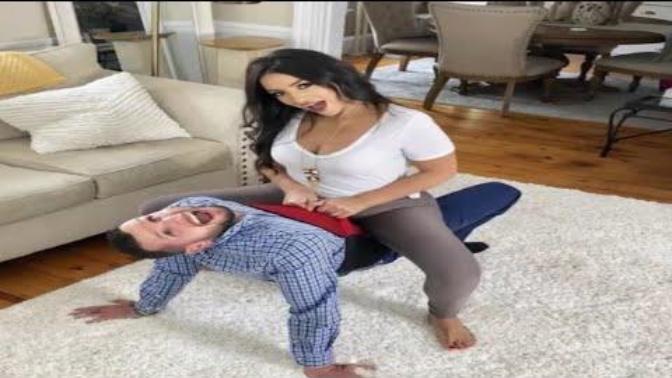 Sevgiliniz sizden Vibrating Panties Prank On Girlfriend yapalım derse ne dersiniz?