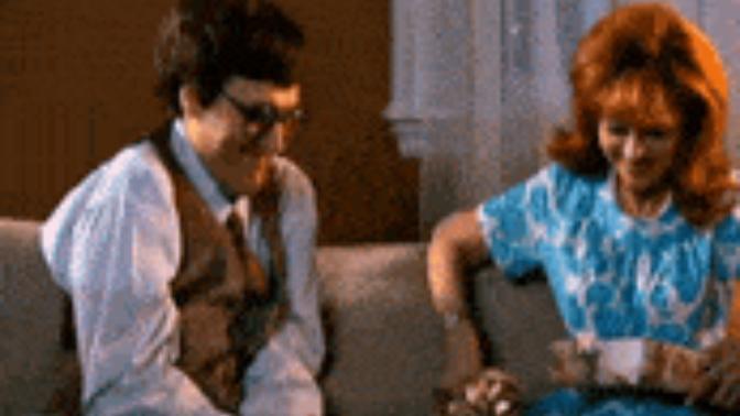 Sevgiliniz/Eşiniz size sebepsiz yere hediye verdiğinde bunun altında bir sebep arar mısınız?