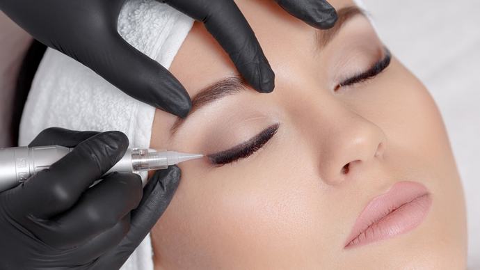 Kalıcı eyeliner sonrası şişlik neden olur?