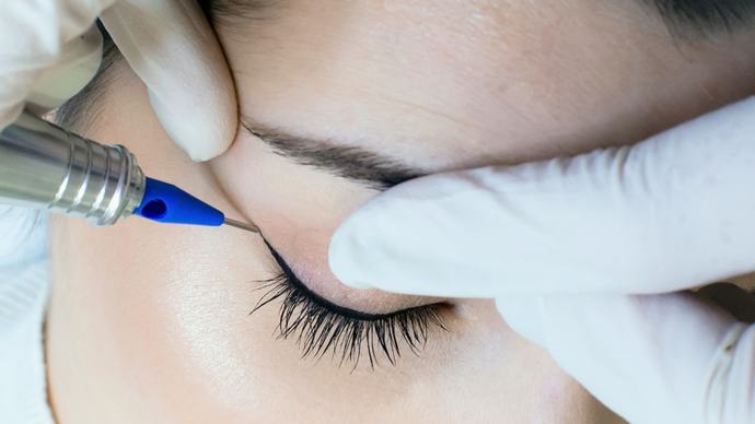 Kalıcı eyeliner sonrası şişlik neden olur?