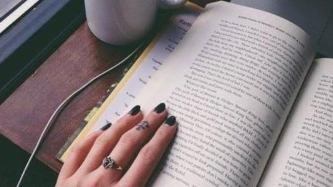 Uzun yolculuklara çıkarken kulaklık unutmak mı daha kötü kitap unutmak mı?