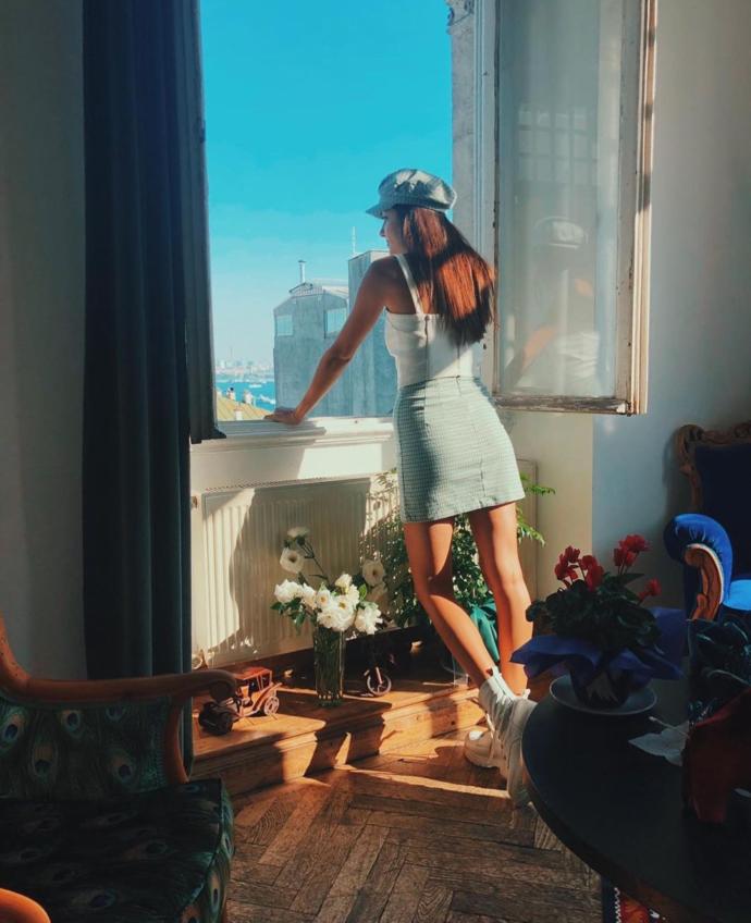 Hande Erçel fiziği?