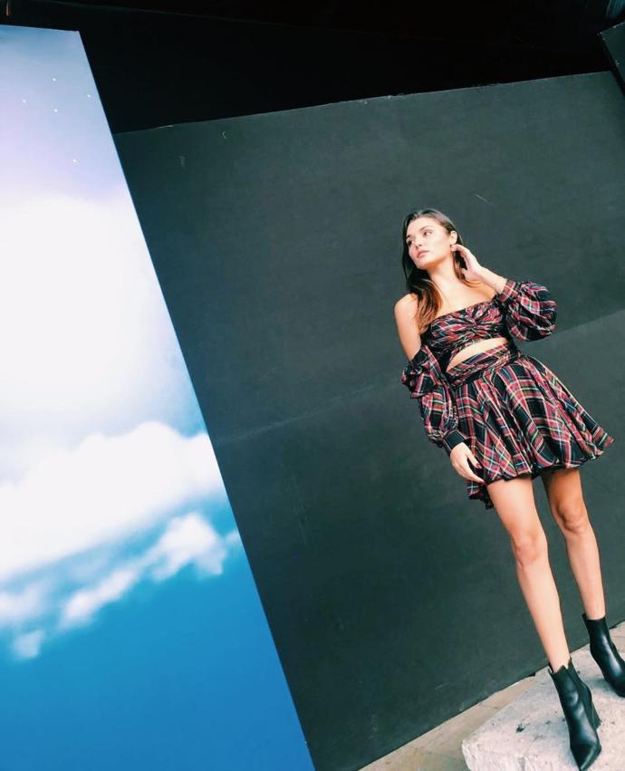 Hande Erçel fiziği?