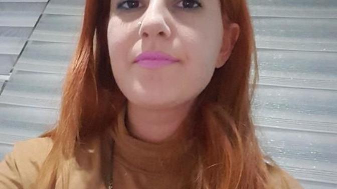 Saçlarım kızıl bakır bundan sonra hangi renkler giymeliyim makyaj vs?