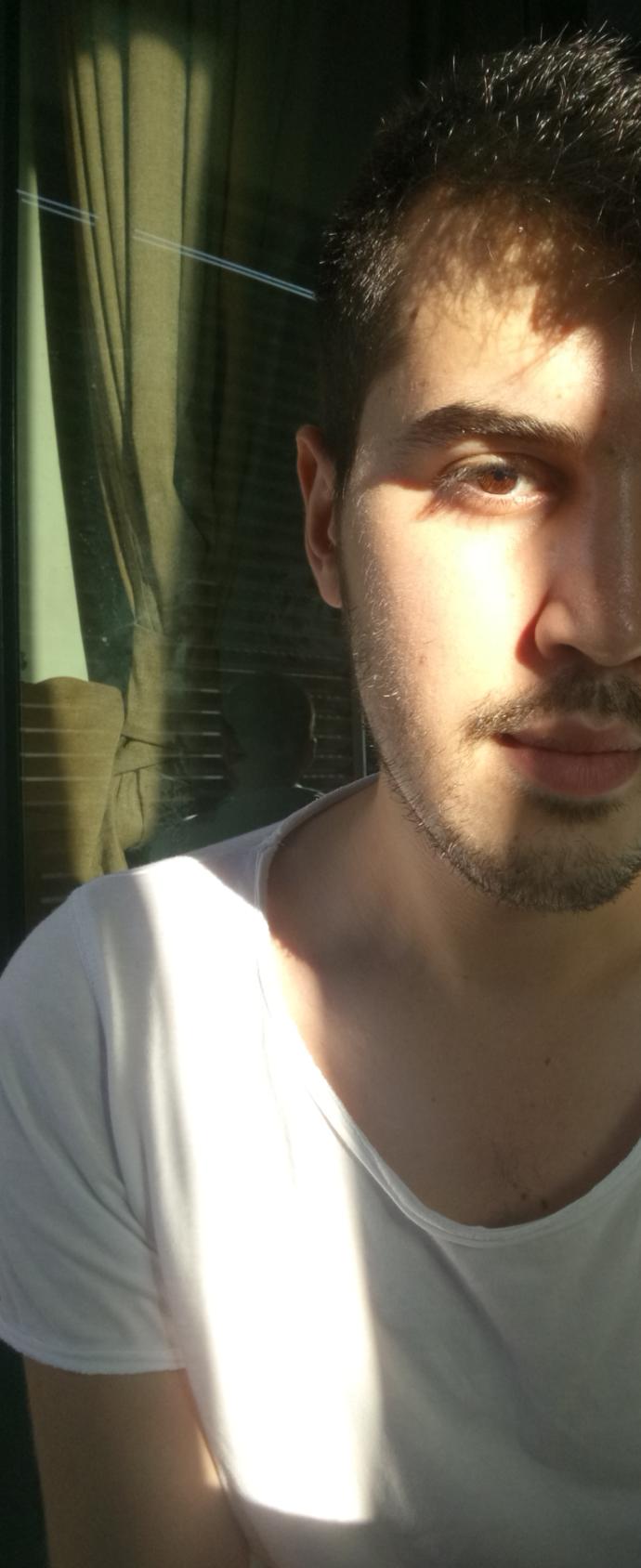 Bebek yüzlü erkek mi yoksa sert hatlı erkek mi daha çok tercih ediliyor?