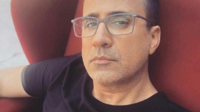 Şarkıcı Emrah'ı seviyor musunuz?