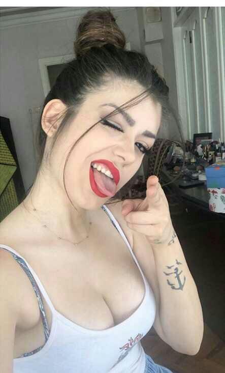Simge Barankoğlu (örümcek korktun mu) hakkında ne düşünüyorsunuz? Çekici geliyor mu size beyler?