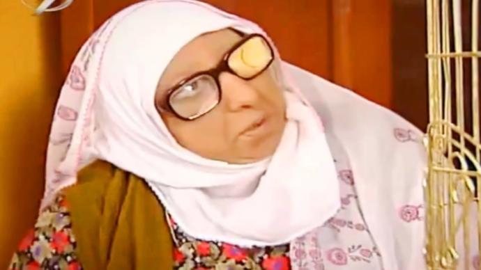 Gözlük takan kızlar daha bir çekici görünmüyor mu?
