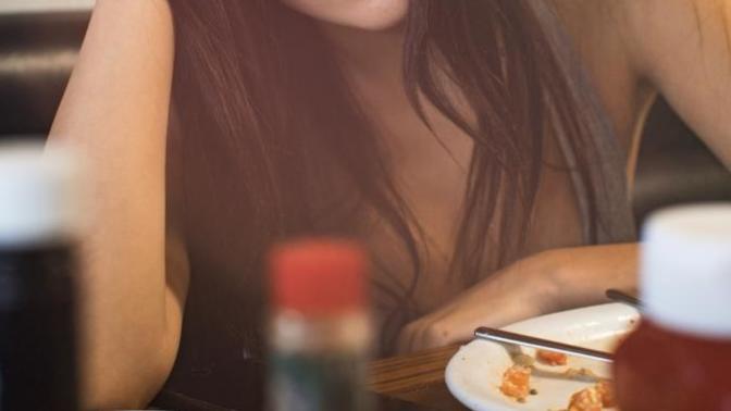 Hande Erçel mı Barbara Palvin mi?