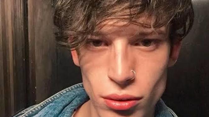 Salih Topçuoğlu gay mi?