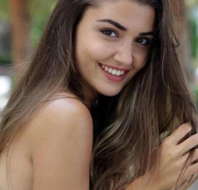 Sence Hande Erçel Selena Gomez'e benziyor mu?