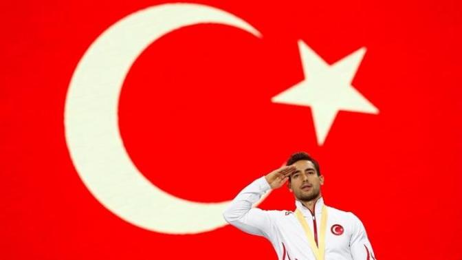 İbrahim Çolak, halka aletinde altın madalya kazanarak tarihe geçti! Bu başarılar size ne hissettiriyor?