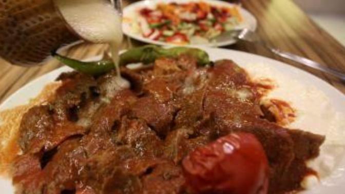 Tereyağlı iskender mi sade iskender mi?