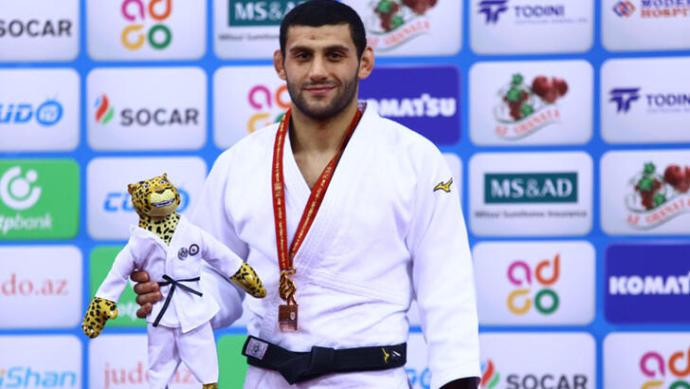 Milli judocu Vedat Albayrak 81 kiloda Japon rakibini yenerek gümüş madalyayı almaya hak kazandı.