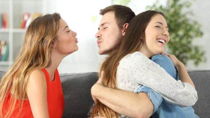 Zengin ve yakışıklı erkekler mutlaka aldatır mı?