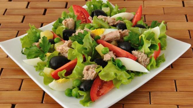 Sizce bir salataya lezzet katan limon mudur yoksa nar ekşisi mi?