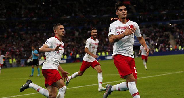 Fransa Maçı Asker Selamı / Fransız Bakandan UEFA'ya Asker Selamı