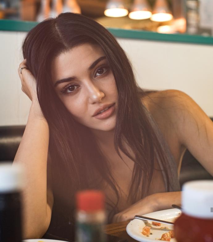 Hazal Filiz küçükköse mi Hande Erçel mı?