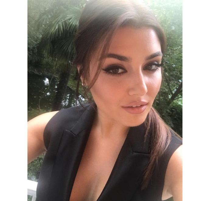 Hazal Filiz küçükköse mi Hande Erçel mı?