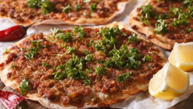 Sence lahmacuna mayonez sıkılır mı?