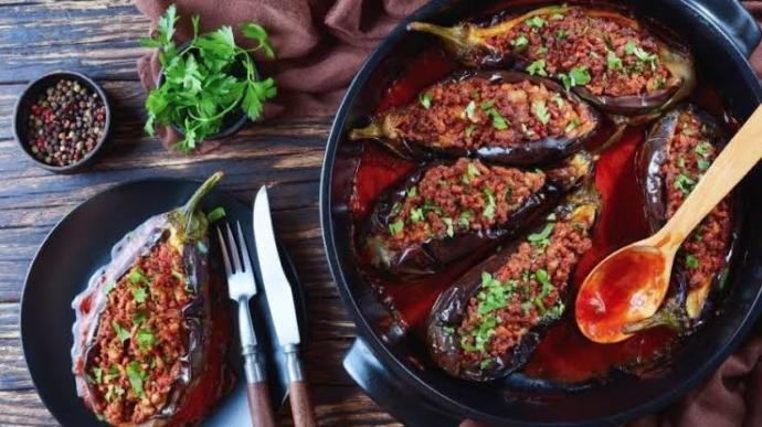 Patlıcanla yapılan bu iki yemekten hangisine bayılırsınız, Kürdan kebabı mı Karnıyarık mı?