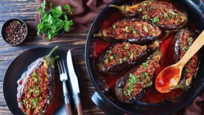 Patlıcanla yapılan bu iki yemekten hangisine bayılırsınız, Kürdan kebabı mı Karnıyarık mı?