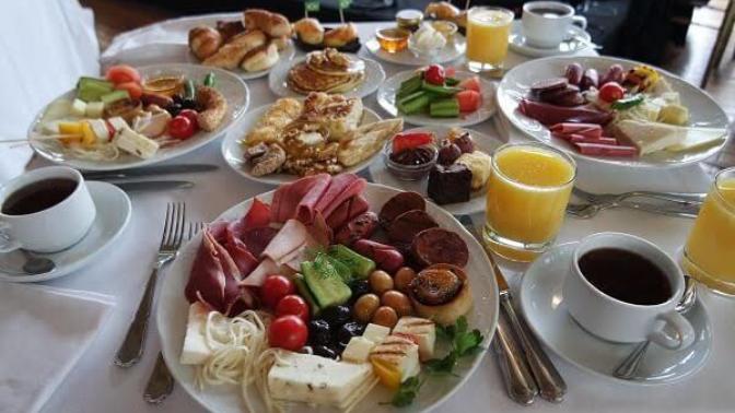 En keyifli pazar kahvaltısı nasıl olmalı ve o kahvaltının olmazsa olmazı neler, neden?