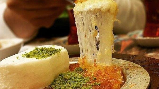 Künefenin yanına dondurma mı, yoksa kaymak mı daha çok yakışır?