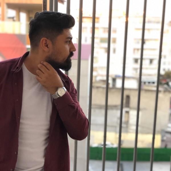 Bu tarz gömlek altı tişörtleri yakıştırıyormusunuz?