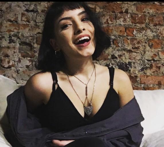Minyon olan kızlara neden ilgi var 🙄😍? Boyları 150 kadar olanlar?