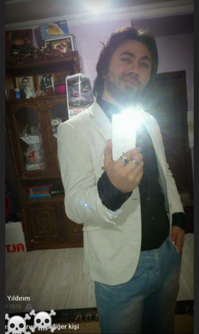 Uzun zamandır yoktum, Demişler ki korsan öldü, şimdi yazsınlar KRaL geri döndü 😎🌹🎩☠️🧠 bı hoş geldiniz alır mıyım?
