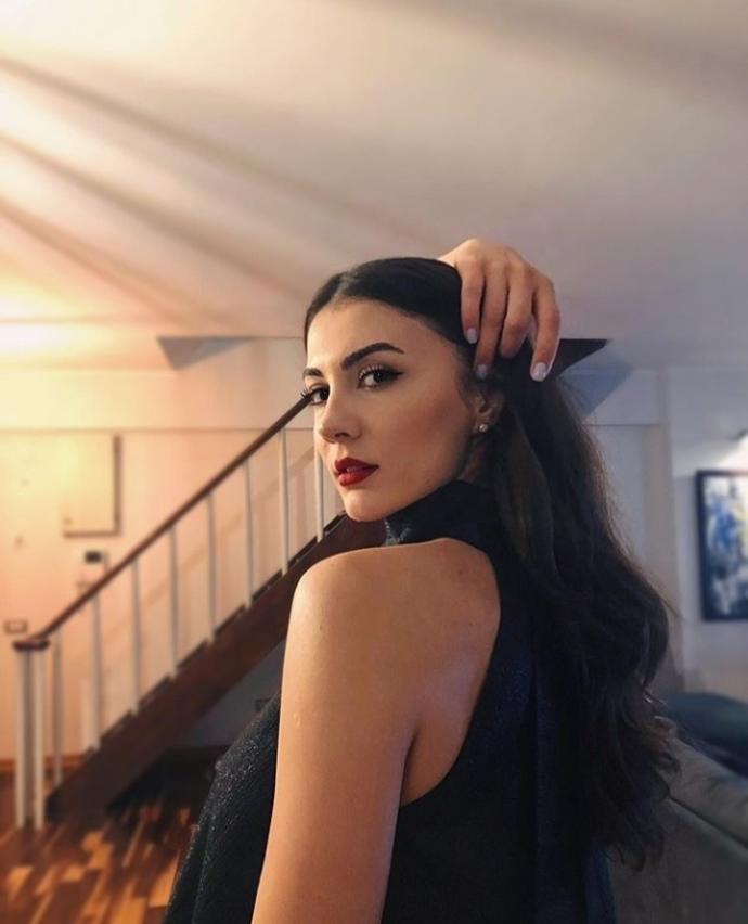 Burcu Özberk güzel mi?
