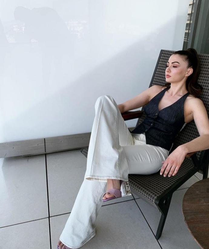 Burcu Özberk güzel mi?
