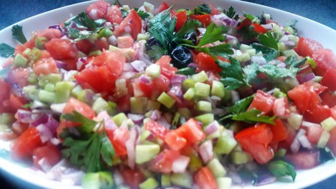 Diyet salata tarifleri verir misiniz? En sevdiğiniz salata hangisi?