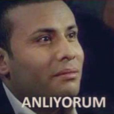 Bacaklarını açarak oturan erkeklere zaafım var, siz ne düşünüyorsunuz?