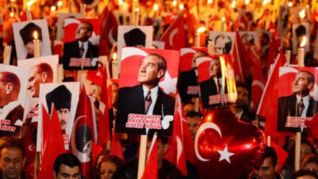 Yarın Cumhuriyeti ilan edeceğiz efendiler! Sizin 29 Ekim Cumhuriyet Bayramı mesajınız nedir?