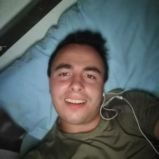 Çene ve elmacık kemiği belirginleştirme ameliyatı yaptırmak istiyorum. Yüz hatlarımın bu ameliyata ihtiyacı var mıdır?