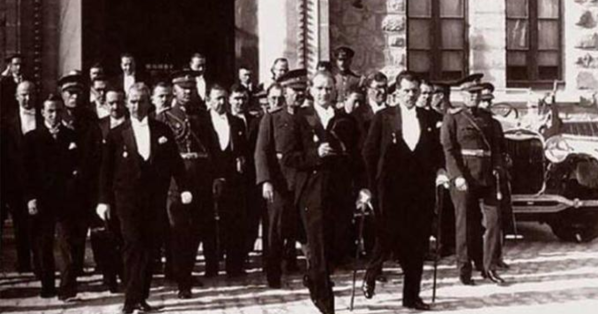 Sonunda Bu Da Oldu Cnn Turk Ataturk Kelimesini Sansurledi Bu
