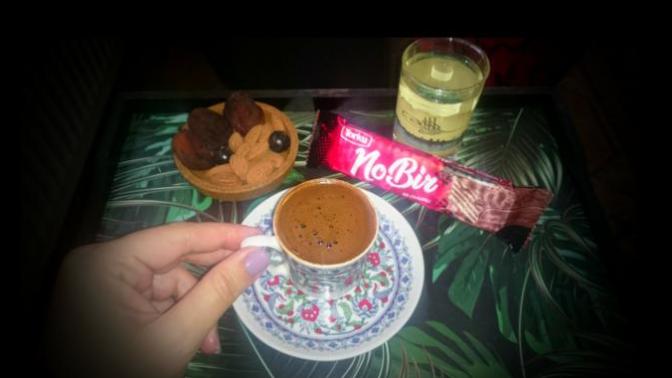 "Dostlarla içilen kahve neşedir. Kahkahalar köpüklerin üzerinde yüzer."☕ Hangi, '1 numara arkadaş'ınıza kahve ısmarlarsınız?