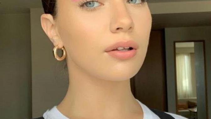 Hangi cool çekici genç kız daha güzel ve seksi?