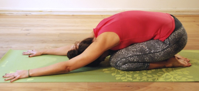 Regl ağrısına iyi gelen yoga pozisyonları nelerdir?