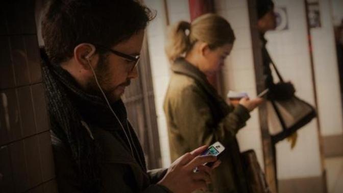 Replika kulaklık telefona zarar verir mi?