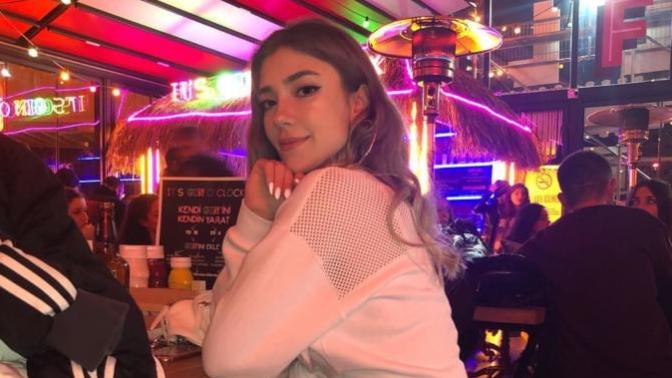 Yurt dışında Türk kizi görsen tanir misin?