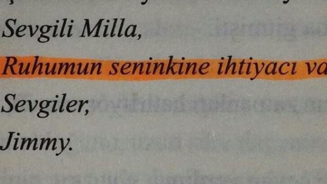 Sizce aynı kitapta aynı cümlelerin altını çizmek mi daha romantiktir yoksa aynı müzikleri dinlemek mi?