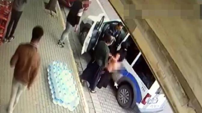 TV'de bir haber gördüm. Kadın hırsızlık yaparken yakalanınca, dükkan sahibinin karşısında soyundu, "Taciz ile suçlarım" dedi. Bu nedir?