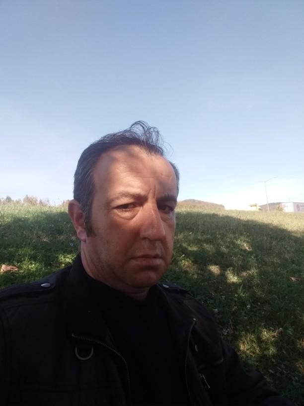 Kıvanç Tatlıtuğ mu, yoksa Akın Akınözü mü daha yakışıklı?